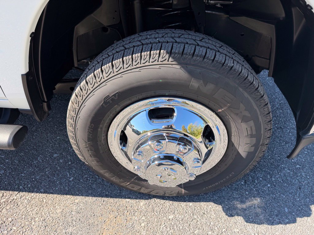 New 2026 RAM 3500 Tradesman AWD/4WD image 9