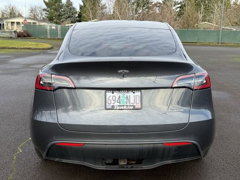 Used 2022 Tesla Model Y Long Range image 7