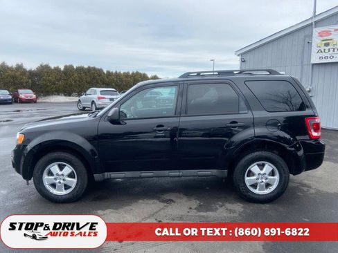 Used 2010 Ford Escape XLT image 2