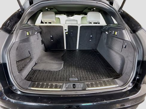 Used 2024 Jaguar F-PACE R-Dynamic S image 35