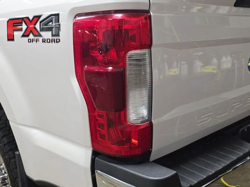 Used 2018 Ford F250 Lariat w/ Lariat Ultimate Package AWD/4WD image 37