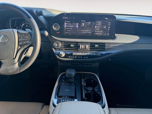Used 2022 Lexus LS 500 w/ Accessory Package (Z1) RWD image 11
