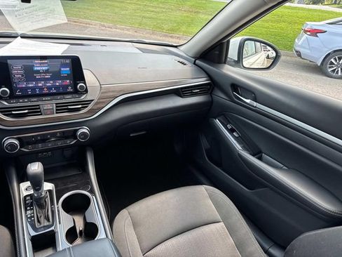 Used 2023 Nissan Altima 2.5 SV FWD image 22