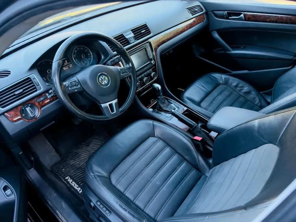 Used 2012 Volkswagen Passat TDI SEL Premium FWD image 9