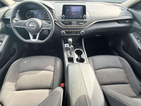 Used 2024 Nissan Altima 2.5 SV FWD image 15
