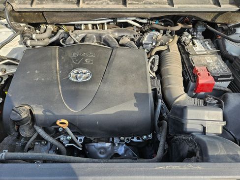 Used 2020 Toyota Highlander XLE AWD/4WD image 45