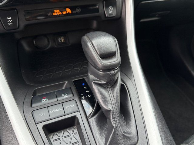 Used 2024 Toyota RAV4 XLE FWD image 19