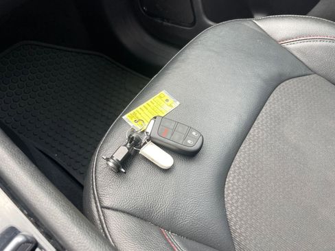 Used 2025 Jeep Compass Trailhawk image 21