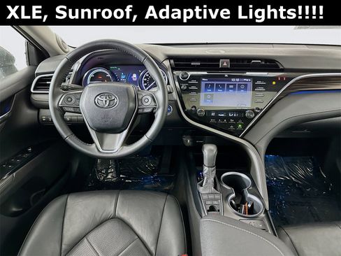 Used 2018 Toyota Camry XLE image 24