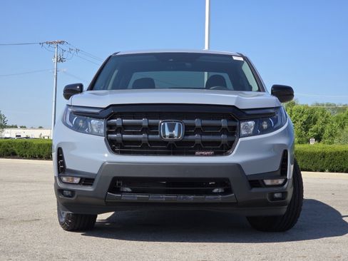 Used 2025 Honda Ridgeline Sport image 9