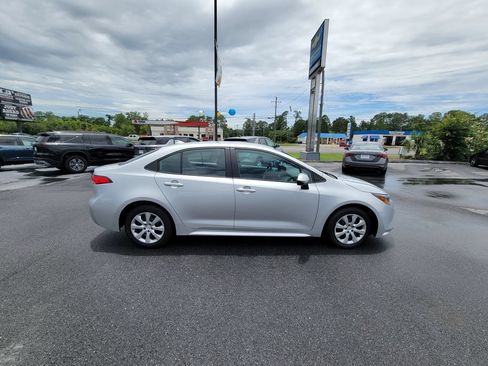 Used 2024 Toyota Corolla LE FWD image 6