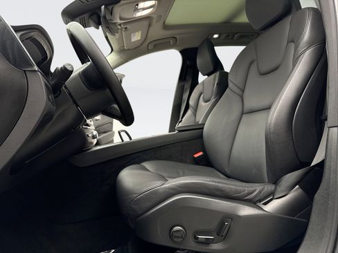 Used 2023 Volvo XC60 B5 Plus w/ Protection Package Premier image 11