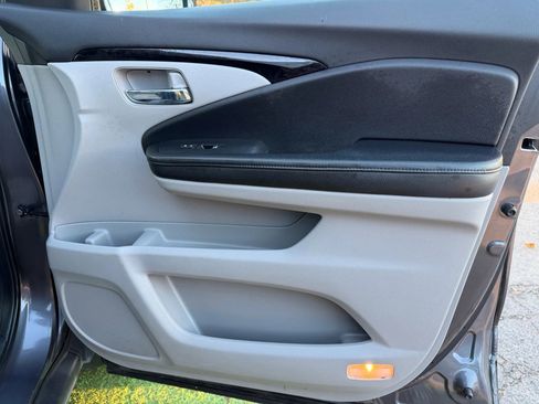 Used 2018 Honda Pilot Touring image 34