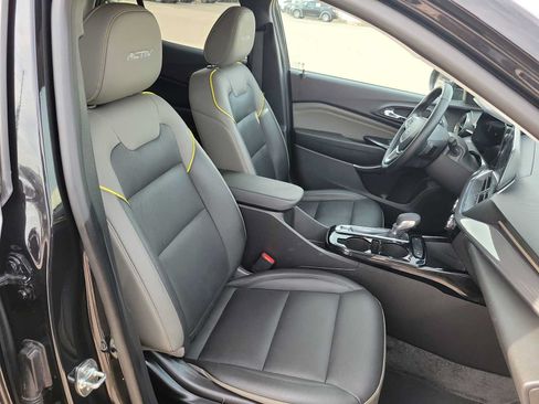 Used 2025 Chevrolet Trax ACTIV FWD image 18