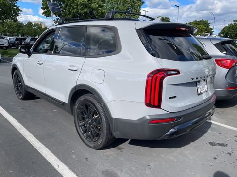 Used 2022 Kia Telluride SX w/ SX Prestige Package image 2