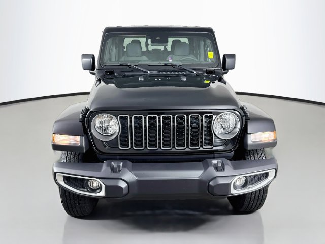 Used 2025 Jeep Gladiator Sport AWD/4WD image 2