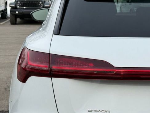 Used 2019 Audi e-tron Premium Plus image 17