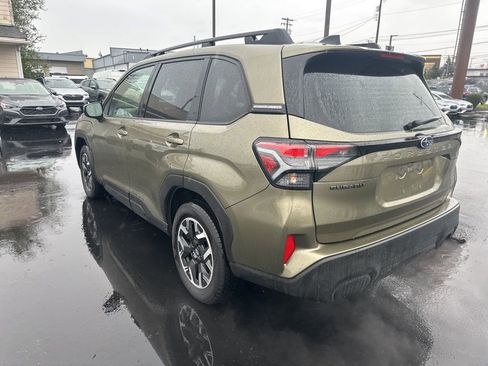 Used 2025 Subaru Forester Premium image 7