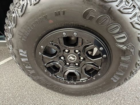 Used 2021 Ford Bronco First Edition AWD/4WD image 32