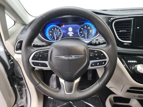 Used 2022 Chrysler Pacifica Touring-L FWD image 14