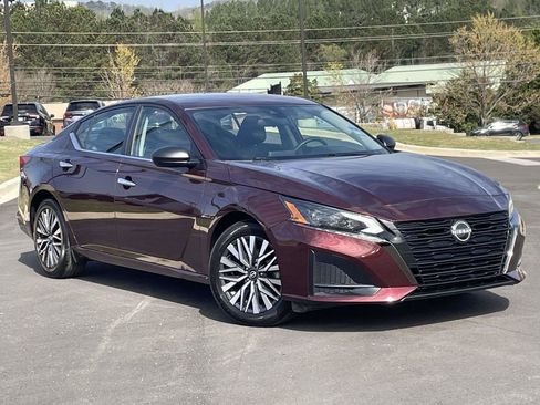 Used 2024 Nissan Altima 2.5 SV image 1