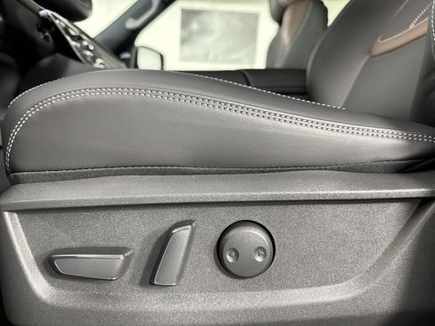 New 2026 Nissan Armada SL w/ Captain's Chari Seat Package image 21