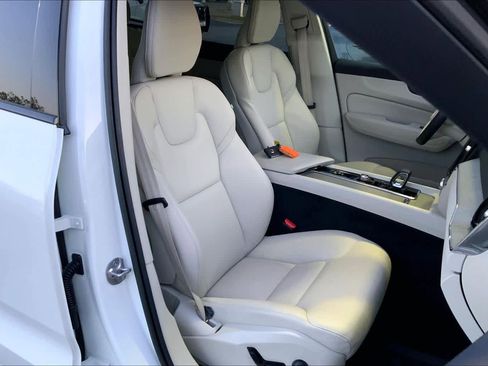 Used 2023 Volvo XC60 B5 Plus w/ Climate Package image 9