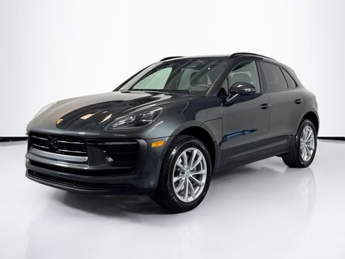 Certified 2025 Porsche Macan AWD/4WD image 1