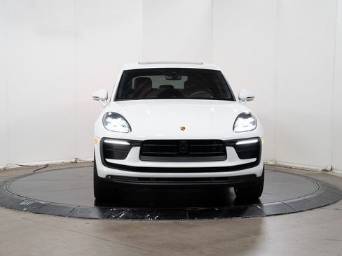 Used 2024 Porsche Macan image 6