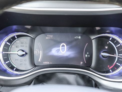 Used 2023 Chrysler Pacifica Touring-L FWD image 23