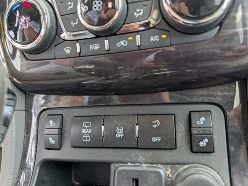 Used 2017 Buick Enclave Leather w/ Enclave Sport Touring Edition FWD image 4