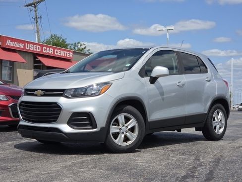 Used 2019 Chevrolet Trax LS w/ Tint and Cruise Package FWD image 2