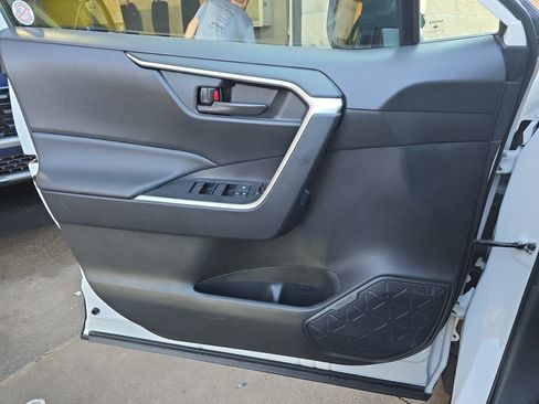 Certified 2025 Toyota RAV4 LE AWD/4WD image 25