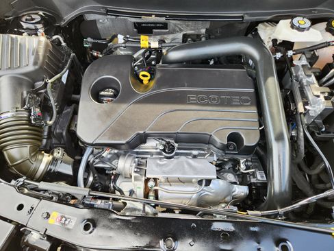 Used 2025 Chevrolet Equinox ACTIV w/ Safety and Technology Package image 39