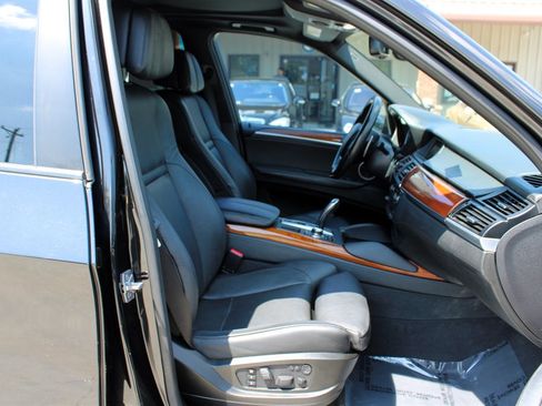 Used 2011 BMW X5 M image 17