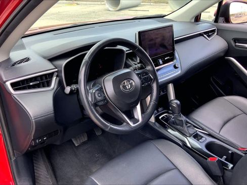Used 2024 Toyota Corolla Cross XLE image 17