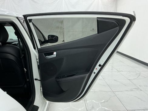 Used 2016 Hyundai Veloster Turbo FWD image 22