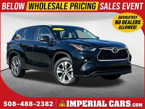 Used 2024 Toyota Highlander XLE AWD/4WD image 1