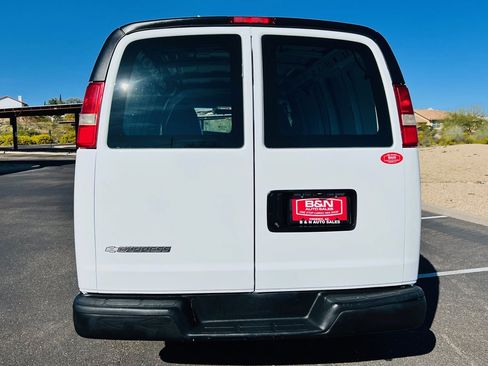 Used 2010 Chevrolet Express 1500 image 4