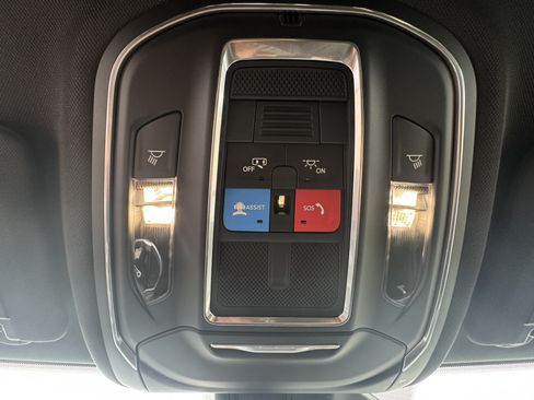 Used 2025 Jeep Grand Cherokee Laredo X w/ Luxury Tech Group I AWD/4WD image 27