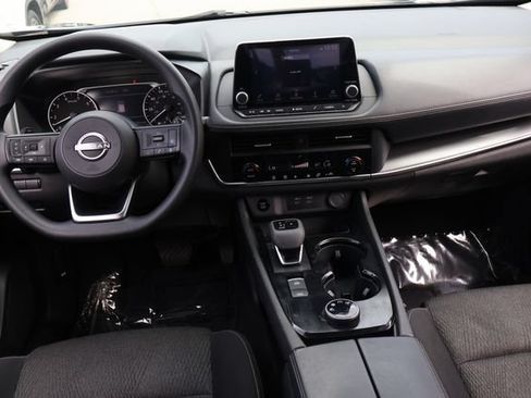 Used 2024 Nissan Rogue SV AWD/4WD image 16