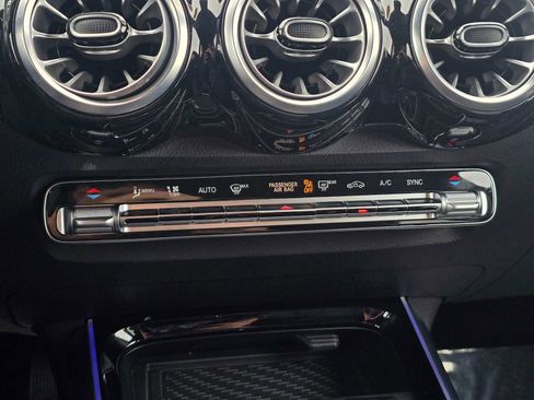 Used 2025 Mercedes-Benz GLB 250 GLB 250 image 29