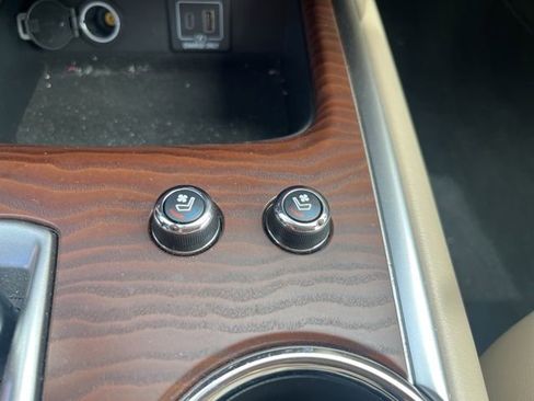 Used 2020 Nissan Pathfinder Platinum image 19