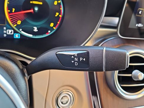 Used 2022 Mercedes-Benz GLC 300 4MATIC image 15