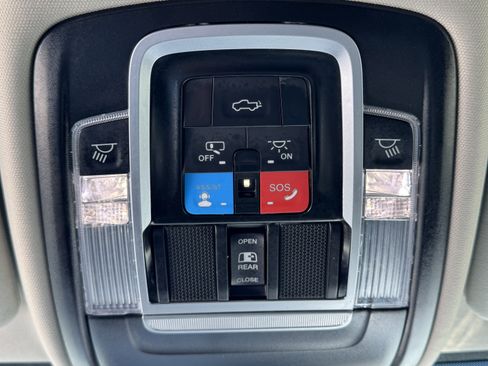 Used 2024 RAM 2500 Laramie image 24