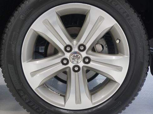 Used 2013 Toyota Highlander Limited FWD image 29