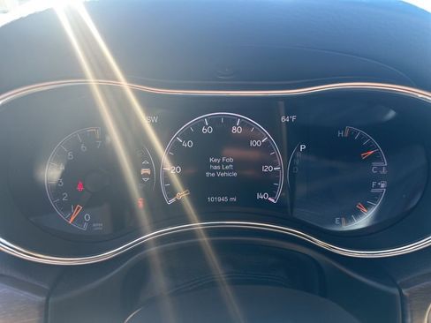 Used 2017 Jeep Grand Cherokee Limited image 39