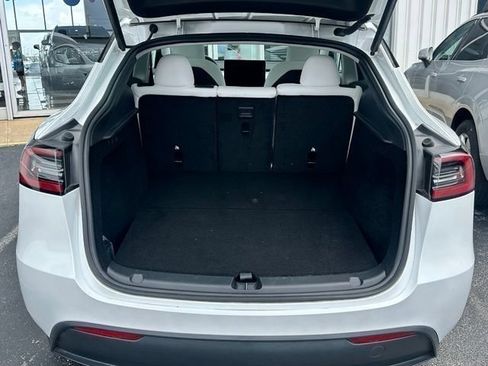 Used 2025 Tesla Model Y Long Range RWD image 13