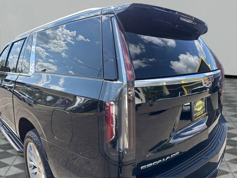 Used 2023 Cadillac Escalade ESV Premium Luxury AWD/4WD image 27