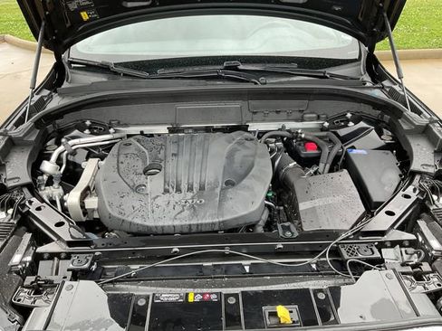 Used 2023 Volvo XC60 B5 Plus image 32